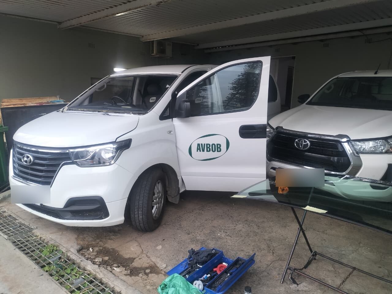 Windscreen fitment on an AVBOB fleet vehicle